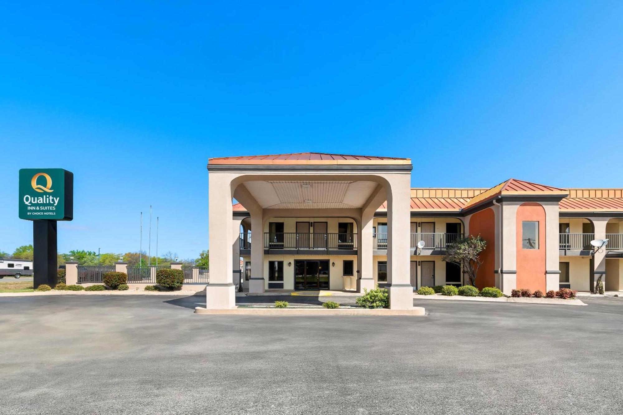 Quality Inn & Suites Dumas Exterior photo